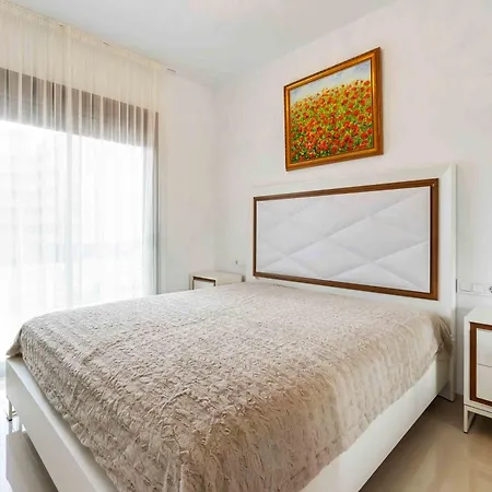 Avenue Garden Arenales del Sol